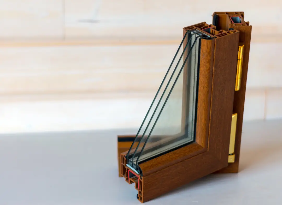 Installation de fenêtre en bois sur mesure Aizenay